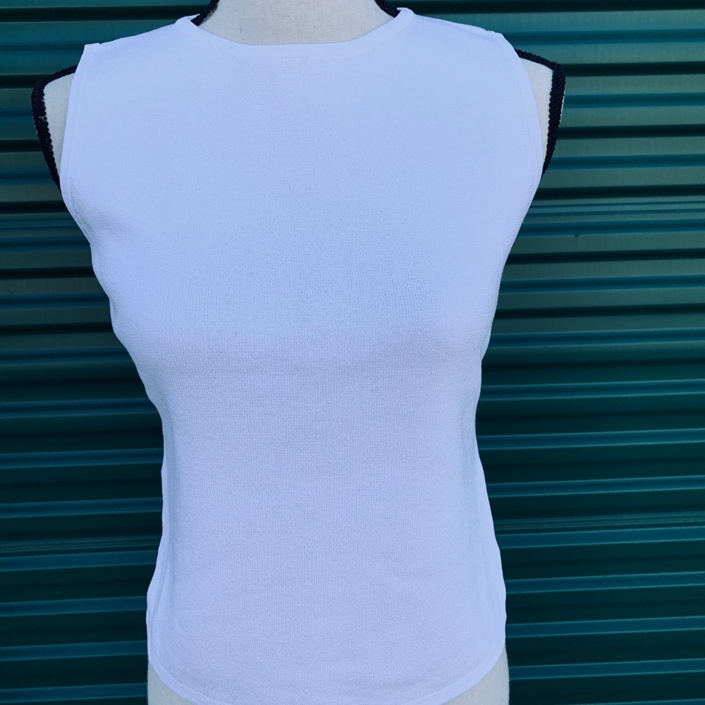 Sleeveless shirt